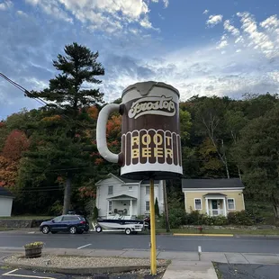 Adorable spinning root beer