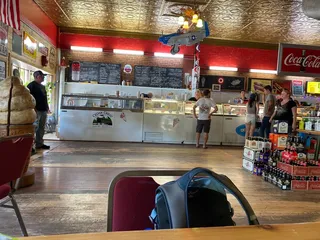 Schooneys Malt Shop And Pizzeria