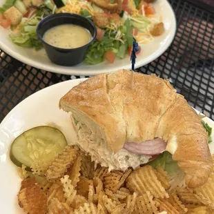 Salad/sandwich combo (tuna salad sandwich)