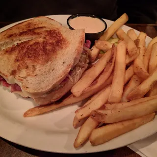 Reuben Traditional or Turkey