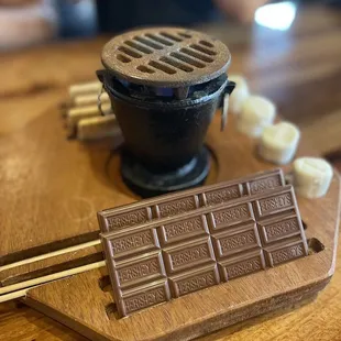 Tableside S&apos;Mores