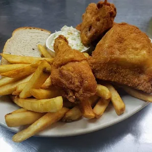 food, chicken wings and fried chicken