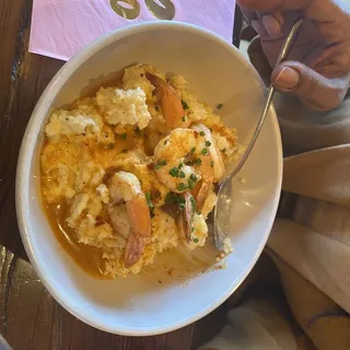 SHRIMP & GRITS