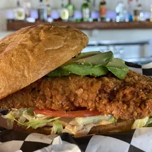 Milanesa with spicy mayo, lettuce, tomato and avocado