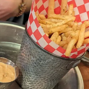 Fries with garlic aioli