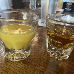 Breakfast shot (schnapps+Jameson, chased with oJ 6$)