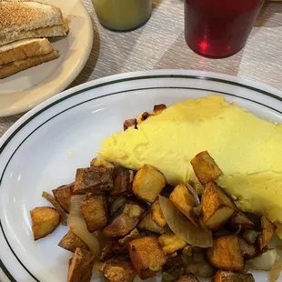 Ham &amp; Cheese Omelette, potatoes, toast