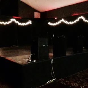 The center beam that used to block the stage is gone!!!