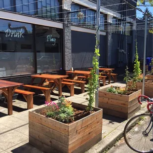 New sidewalk seating!