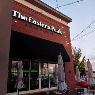 the outside of the restaurant