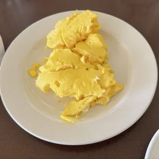 2 scrambled eggs.