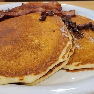 Kids chocolate chip pancakes and bacon