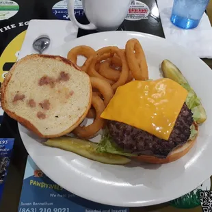 Cheeseburger with Onion Rings. Mediocre.