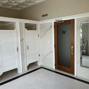 Lobby bathroom very clean well designed and true to it&apos;s time era.