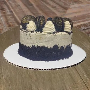 an oreo cookie cake on a plate