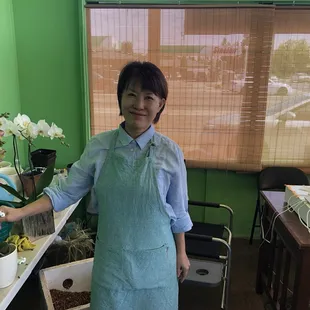 sorry I didn't get her name: Great service from a wonderful employee! When is the Apple Clone applications coming out?