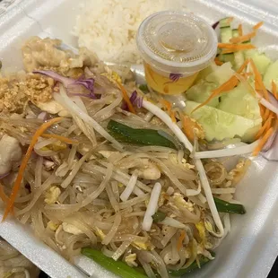 Chicken pad thai