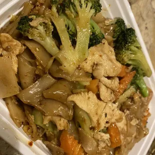 Pad See Ew (with chicken)