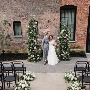 Wedding ceremony on the outdoor patio at Edison777 in Italian Village