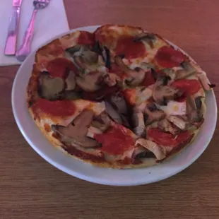 8 Inch White Pizza with Pepperoni and Mushroom