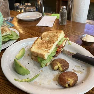 Blt with red potatoes
