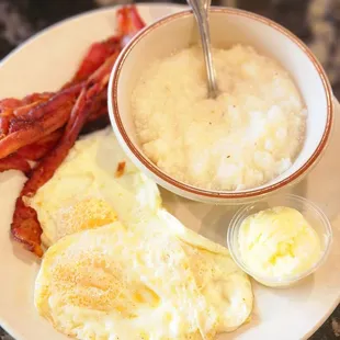 EGGS , BACON  AND GRITS