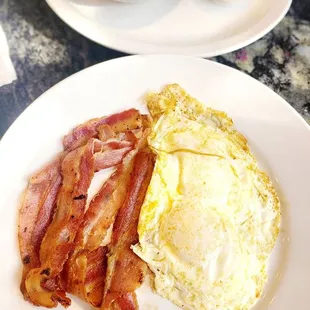 2 EGGS, BACON AND GRITS BREAKFAST