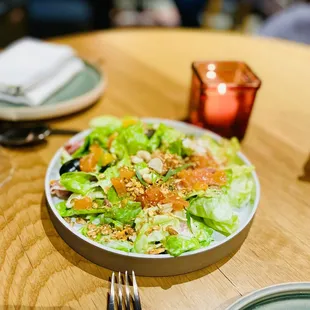 Butter lettuce with Serrano ham, full of falcons, well balanced
