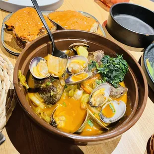 Alentejo, very tender and juicy meat, fresh and succulent clams, with nicely seasoned soup perfect for dipping in the bread.