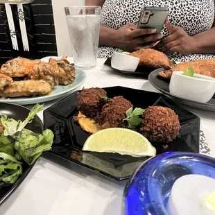 chicken wings, fried chicken wings, poultry, bbq chicken, chicken, chicken wings and fried chicken, food, bbq wings, fried chicken
