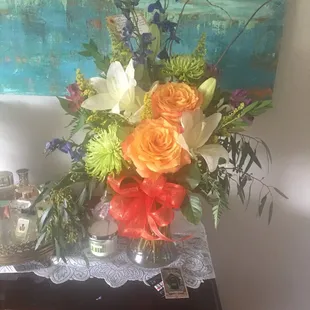 Ordered Designer's Choice and this is the lovely arrangement the recipient got. I'm happy.