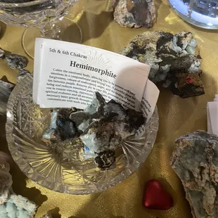 The description sheets with the stones