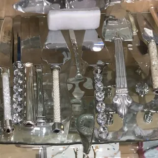 We've got a wide assortment of cake knife and server sets that can be engraved to mark that special occasion.