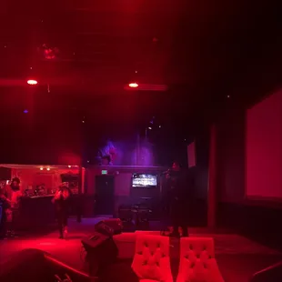 KARAOKE EVERYNIGHT AND DRINK DEALS