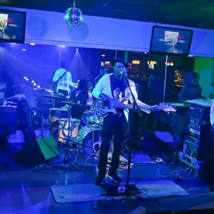 Full Band &amp; Live Music at the Epicurean Bar &amp; Lounge