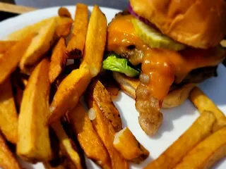 Manny's Sports Tavern