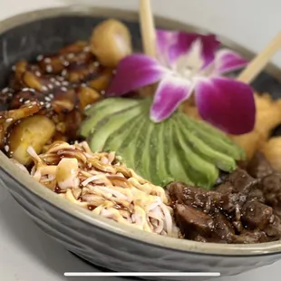 Escobar poke bowl 
Filet migno, Krab,shrimp,sweet plaintain,  avocado in a bed of white rice