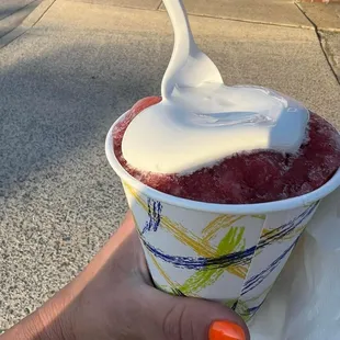 Delicious every time! Best marshmallow as well!! Friendly staff and quick! Cash only my go to is cherry with marshmallow!!