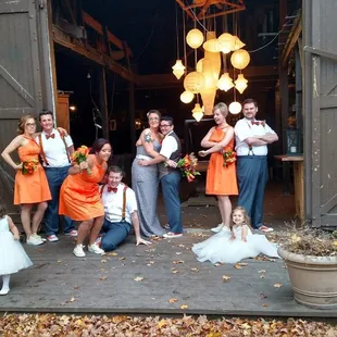 The wedding party outside of the barn at The Estate on Coffee Creek.