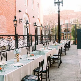 The alley outside the Veranda
