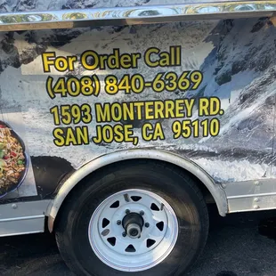 a food truck for order call