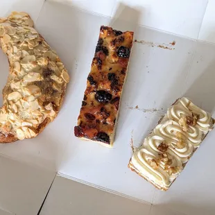 Almond Croissant, Bread Pudding, Carrot Cake | Instagram: @telephonesmoothie