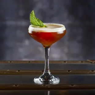  cocktail in a wine glass