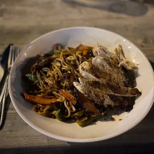Yakisoba with grilled chicken