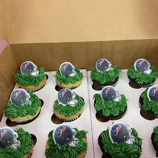 Baby shower cupcakes