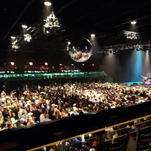 a large crowd of people