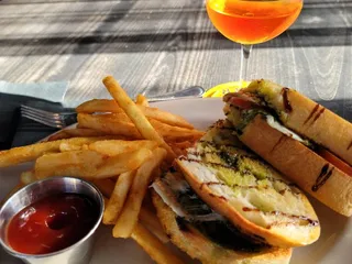 Henry's Bar & Restaurant