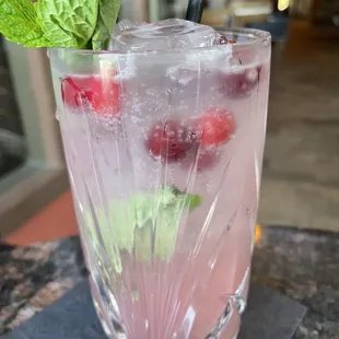 Cranberry mojito
