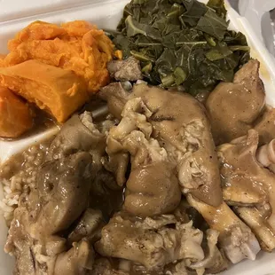 Yams, greens rice n gravy and pig feet. Food has no flavor at all. Straight trash! So the whole plate went where it belonged...in the trash!