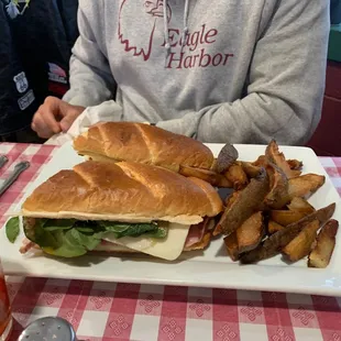 Italian hero full order with fries